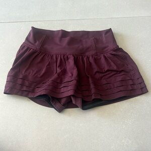 Lululemon garnet skirt with shorts built in. great condition.